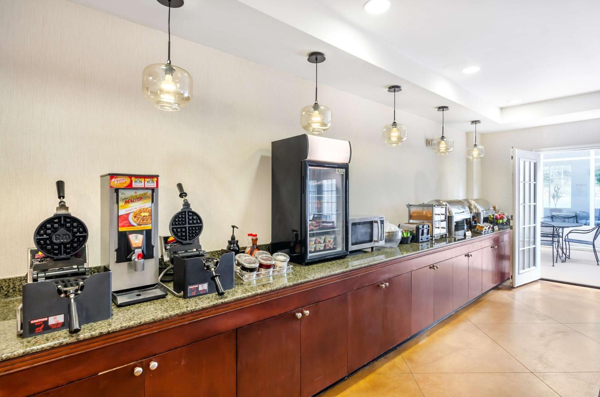 Best Western Plus Waynesboro Bagian luar foto