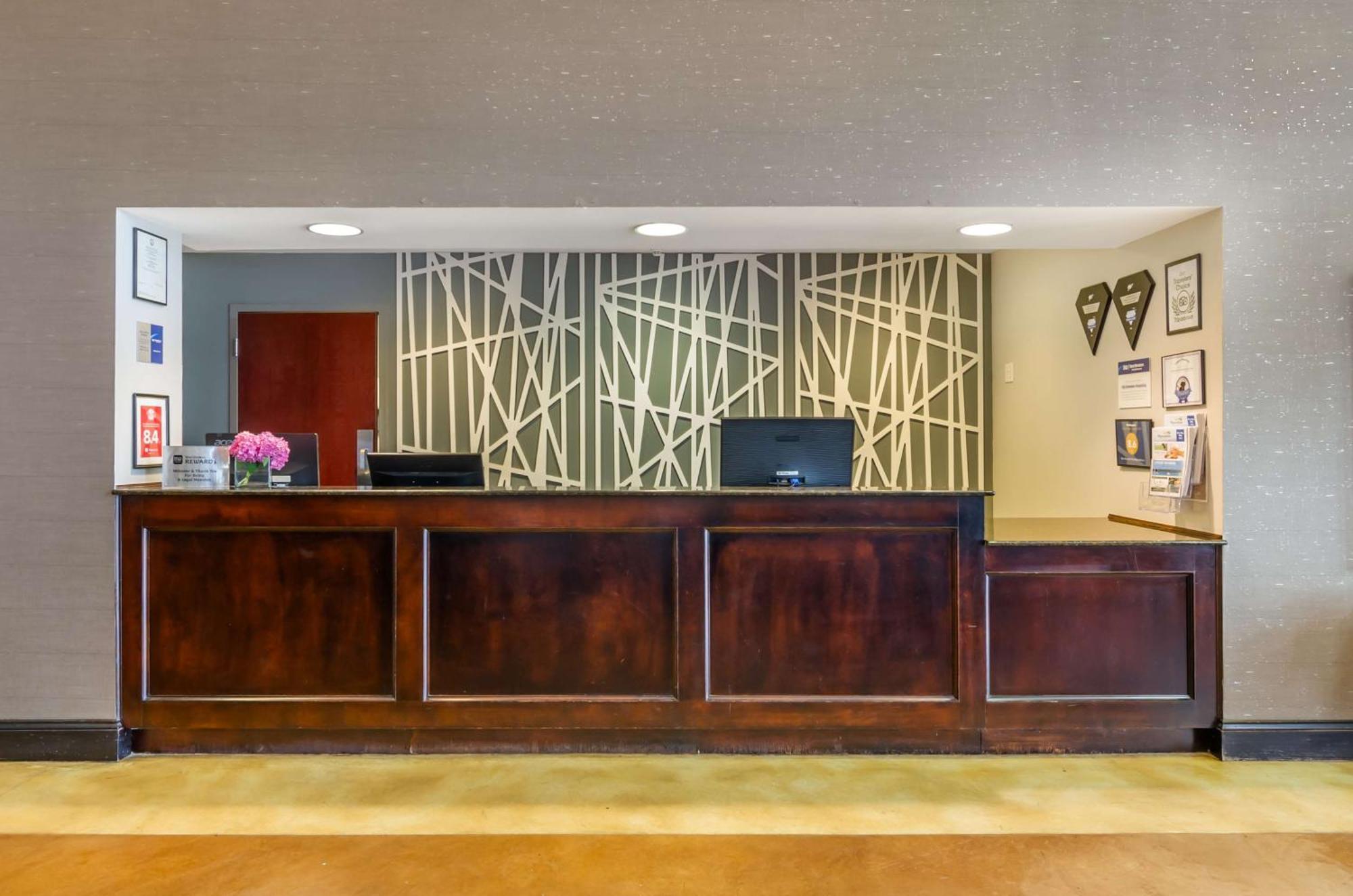 Best Western Plus Waynesboro Bagian luar foto